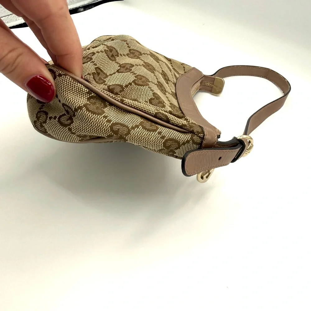 Gucci Tan and Brown Monogram Heart Charm Pochette - Picture 6 of 12
